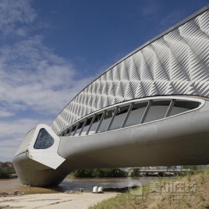 Zaha HadidƵZaragoza Bridge Pavilion