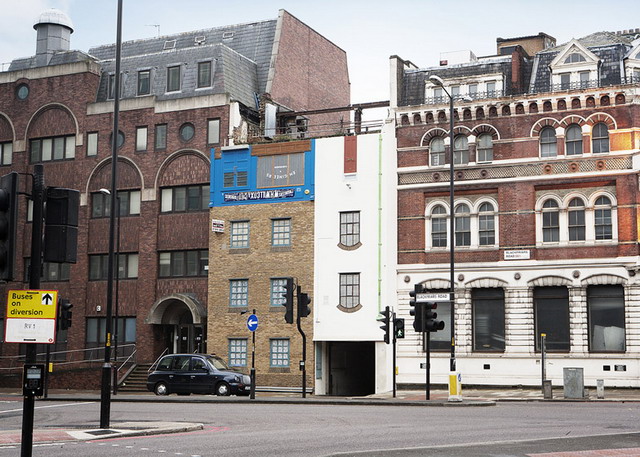 ׶һµߵķ London building turned upside down by