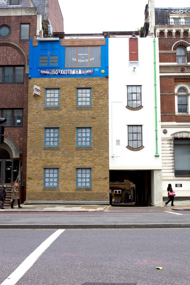 ׶һµߵķ London building turned upside down by