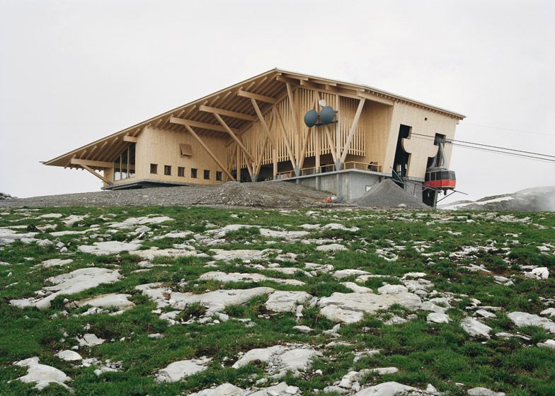 ʿChserruggɽ³վ cable-car station on the top of Chse