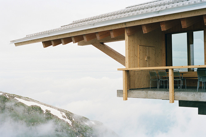 ʿChserruggɽ³վ cable-car station on the top of Chse