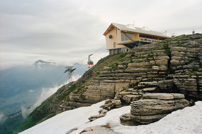 ʿChserruggɽ³վ cable-car station on the top of Chse