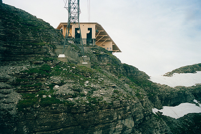 ʿChserruggɽ³վ cable-car station on the top of Chse