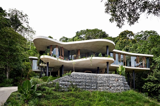 ʿסլ Planchonella House by Jesse Bennett