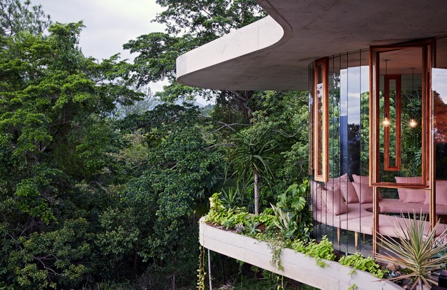 ʿסլ Planchonella House by Jesse Bennett