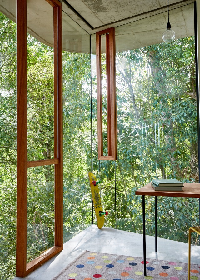 ʿסլ Planchonella House by Jesse Bennett