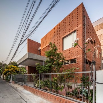 Ngamwongwanסլ Ngamwongwan House by Junsekino Architect