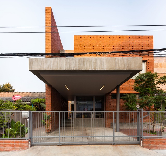 Ngamwongwanסլ Ngamwongwan House by Junsekino Architect