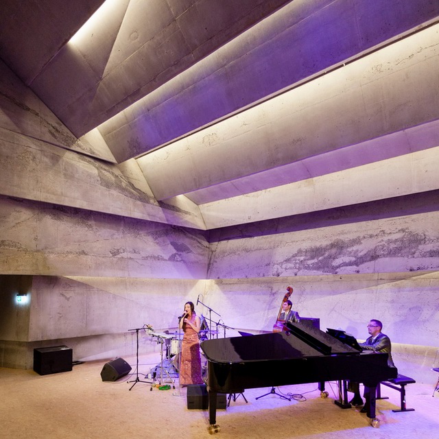 ¹ͺ stone-clad concert hall in blaibach by