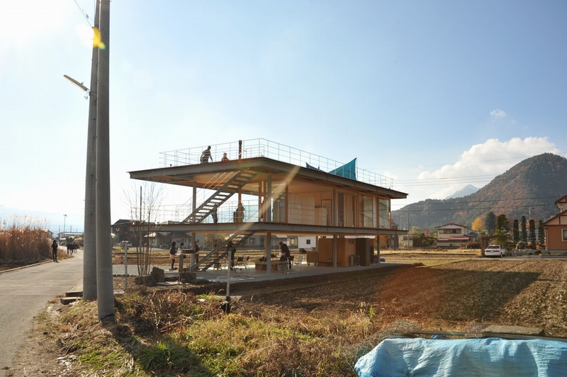 Dominoסլ Domino House in Rice Paddy by TEZUKA ARCHITEC