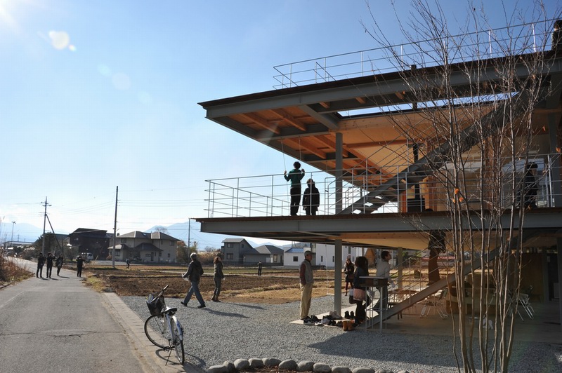 Dominoסլ Domino House in Rice Paddy by TEZUKA ARCHITEC