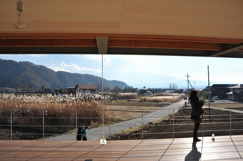 Dominoסլ Domino House in Rice Paddy by TEZUKA ARCHITEC