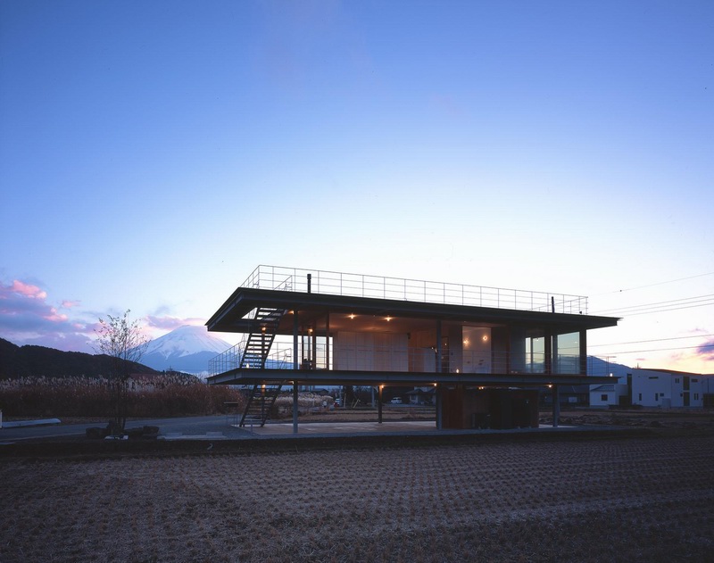 Dominoסլ Domino House in Rice Paddy by TEZUKA ARCHITEC