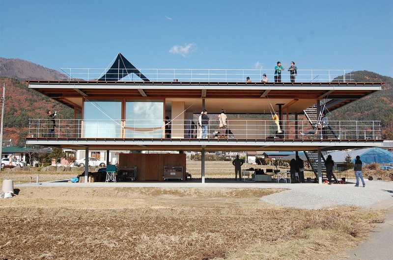 Dominoסլ Domino House in Rice Paddy by TEZUKA ARCHITEC